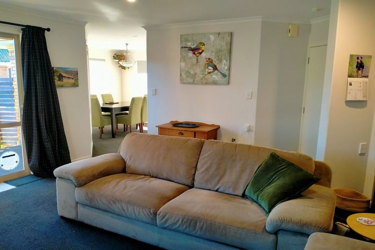 Photo of property in 2 Sovereign Isle Lane, Rototuna, Hamilton, 3210