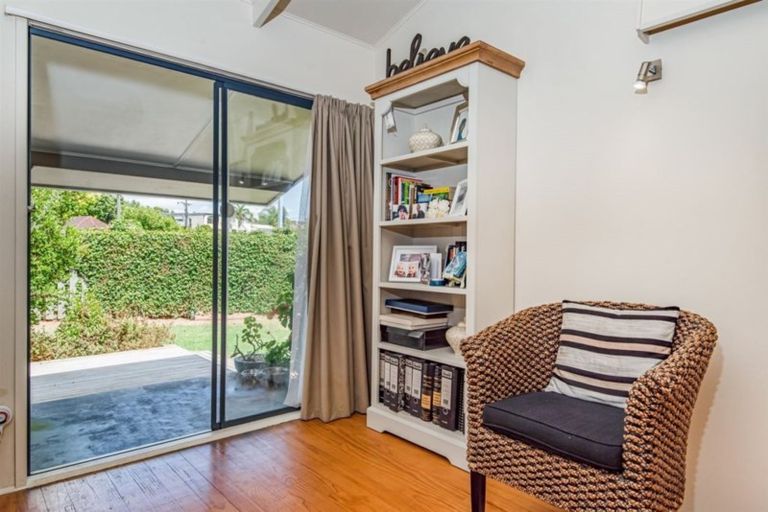 Photo of property in 1/239 Lake Road, Northcote, Auckland, 0627