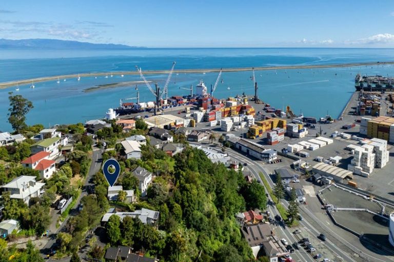 Photo of property in 52 Queens Road, Stepneyville, Nelson, 7010