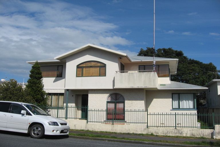 Photo of property in 16 Weymouth Street, New Plymouth, 4310