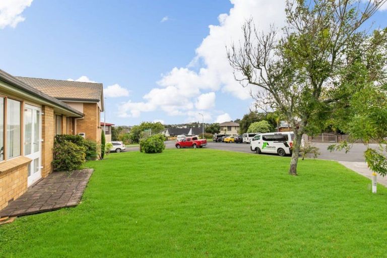 Photo of property in 2 Fairsea Place, Lynfield, Auckland, 1042