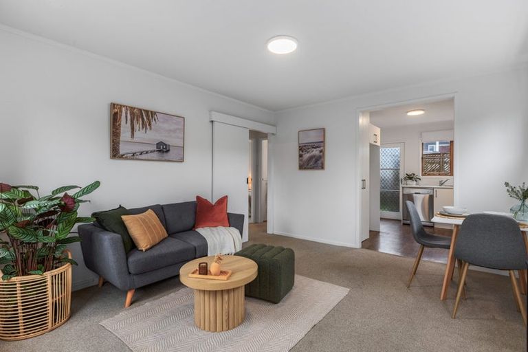 Photo of property in 3/9 Fuchsia Place, Birkdale, Auckland, 0626