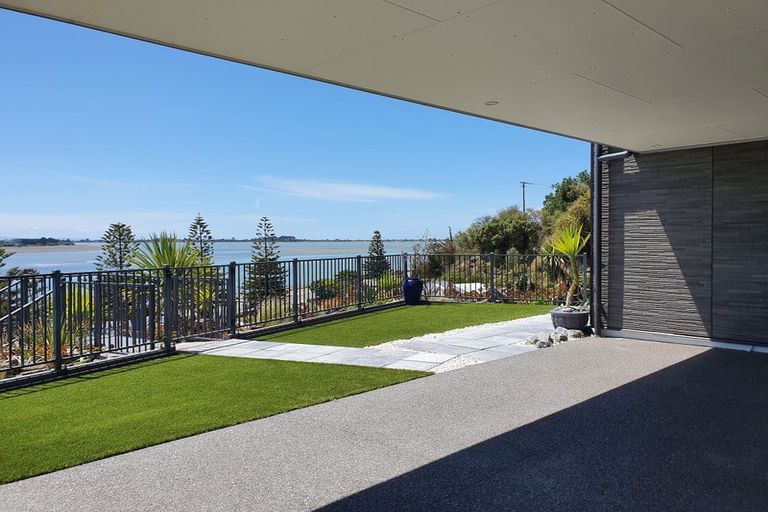 Photo of property in 42 Main Road, Mount Pleasant, Christchurch, 8081