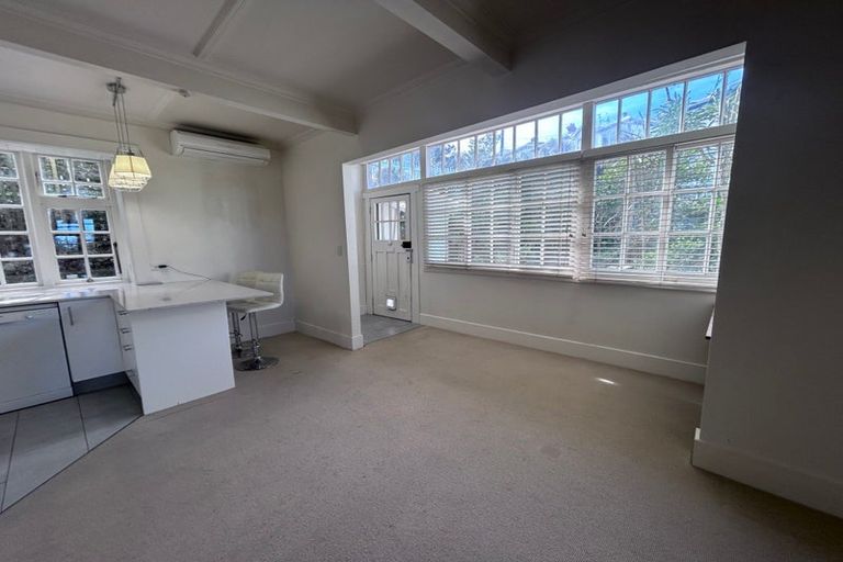 Photo of property in 145 Kelburn Parade, Kelburn, Wellington, 6012