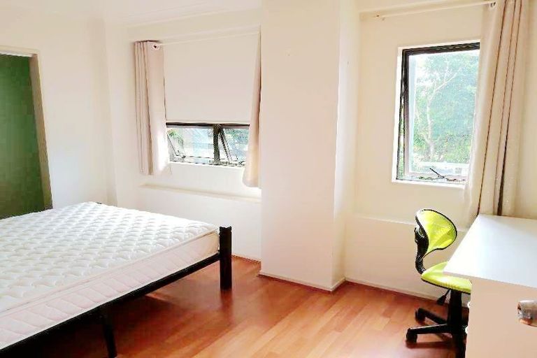 Photo of property in 10 Eugen Place, Bayview, Auckland, 0629