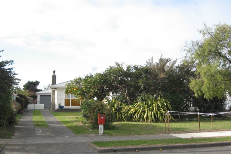 Photo of property in 42 Shackleton Street, Maraenui, Napier, 4110