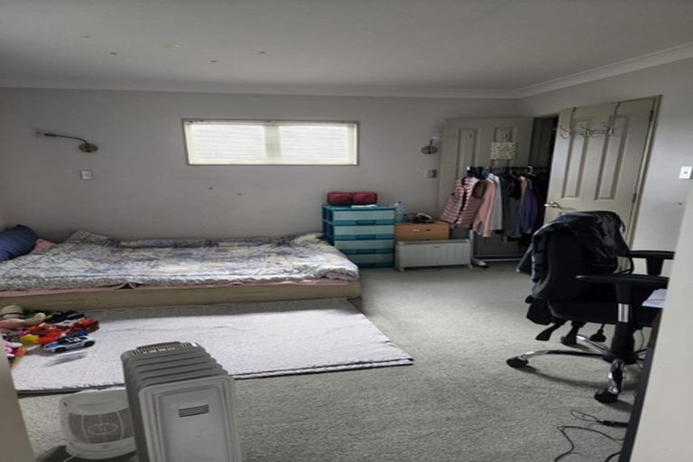 Photo of property in 6 Black Teal Close, Unsworth Heights, Auckland, 0632