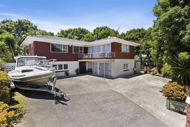 Photo of property in 36 Cascades Road, Pakuranga Heights, Auckland, 2010
