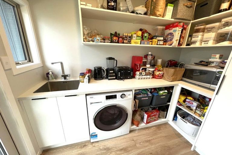 Photo of property in 23 Kaweka Place, Havelock North, 4130