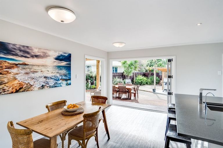 Photo of property in 10 Petane Road, Bay View, Napier, 4104