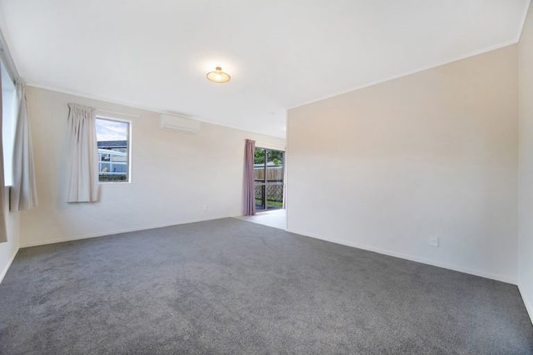 Photo of property in 2/6 Trimdon Street, Randwick Park, Auckland, 2105