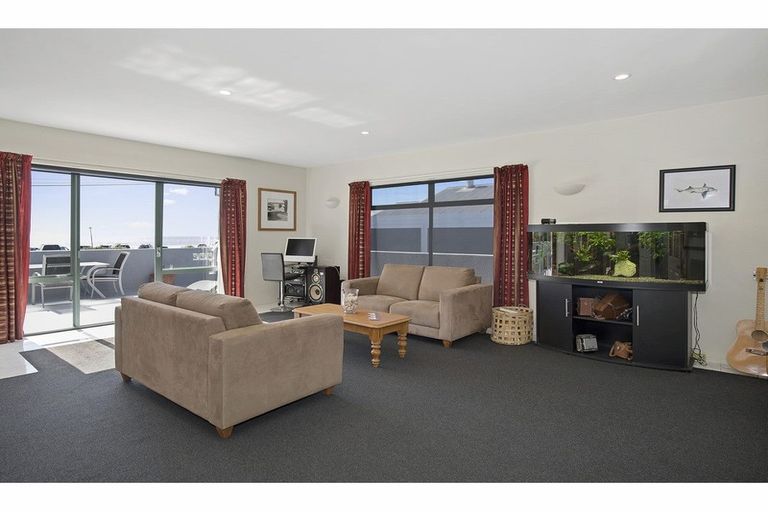 Photo of property in 191 Marine Parade, New Brighton, Christchurch, 8083