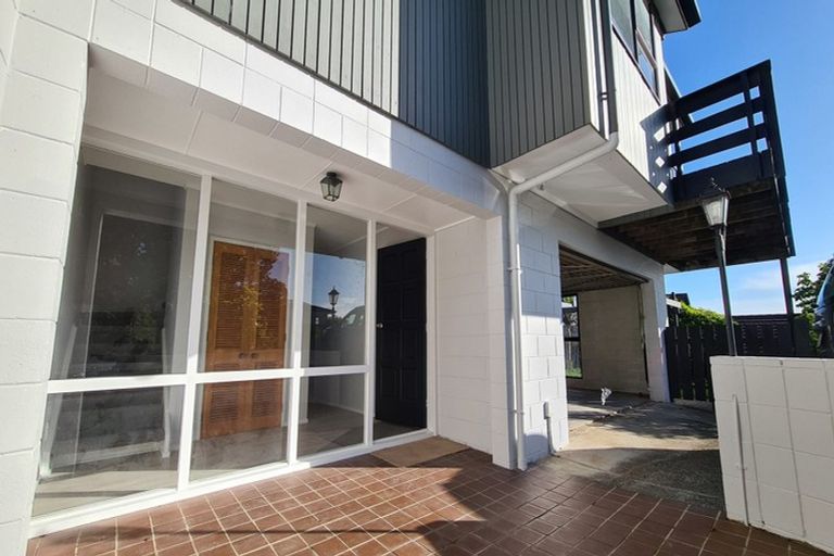 Photo of property in 2/25 Sartors Avenue, Northcross, Auckland, 0630