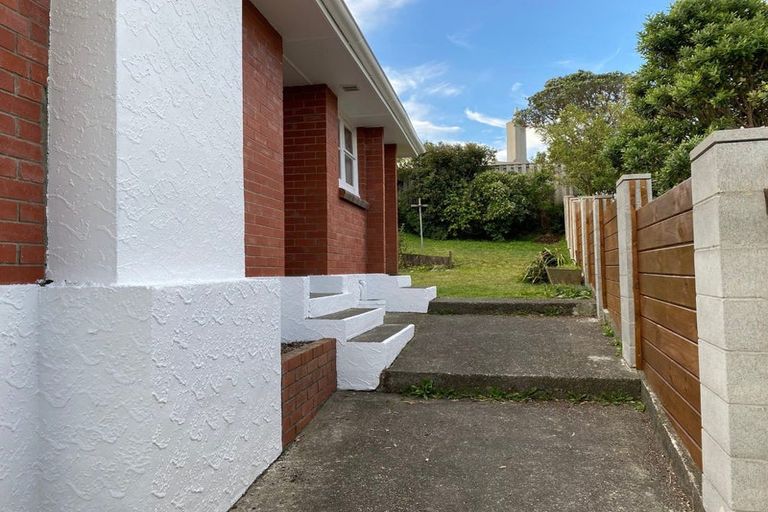 Photo of property in 3 Salford Street, Newlands, Wellington, 6037