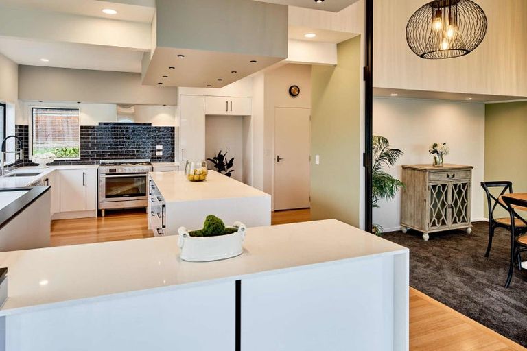 Photo of property in 93 Seaview Road, Paremata, Porirua, 5024