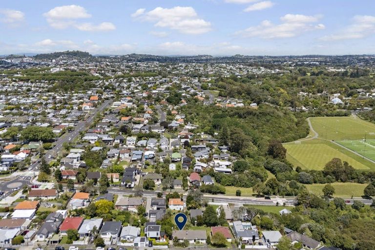 Photo of property in 14 Westmere Crescent, Westmere, Auckland, 1022