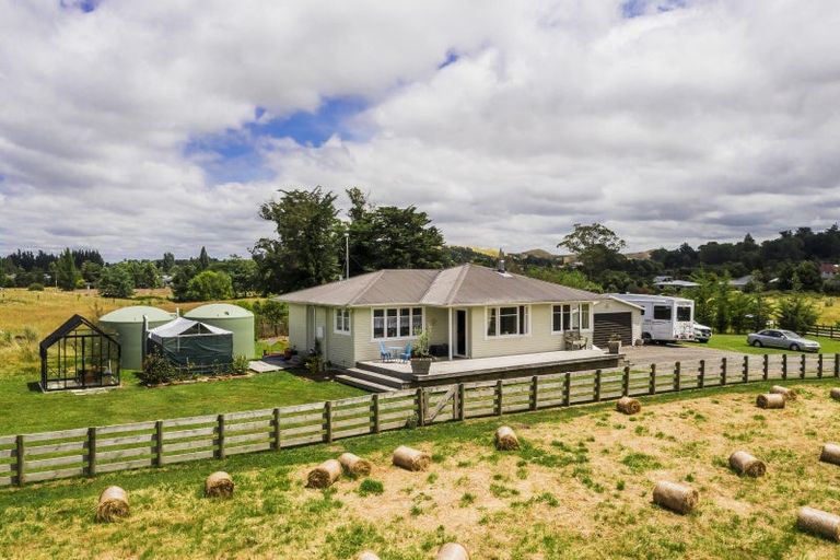Photo of property in 11 Tiffen Lane, Waipawa, 4210