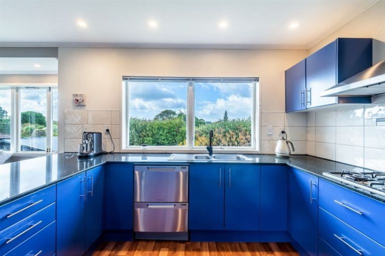 Photo of property in 32 Fairway Avenue, Red Beach, 0932