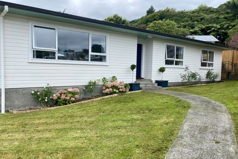 Photo of property in 9 Invercargill Drive, Kelson, Lower Hutt, 5010