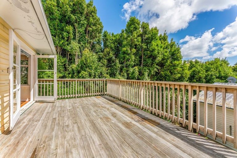 Photo of property in 122 Sandspit Road, Shelly Park, Auckland, 2014