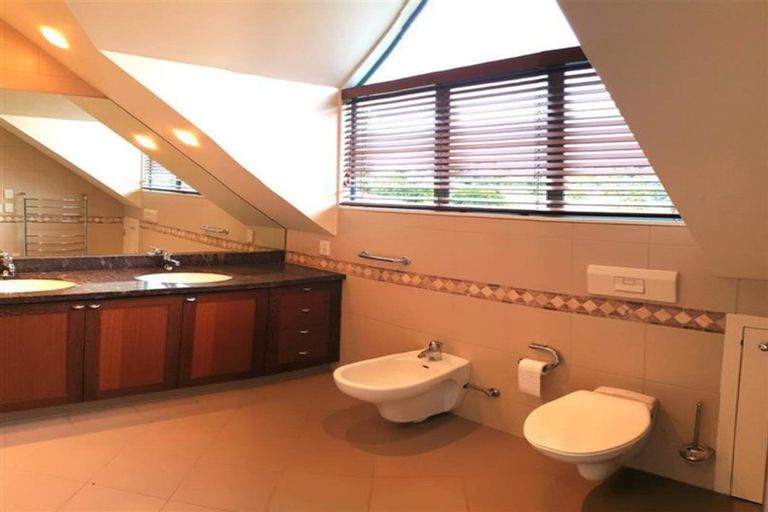 Photo of property in 15 Chisbury Terrace, Shelly Park, Auckland, 2014