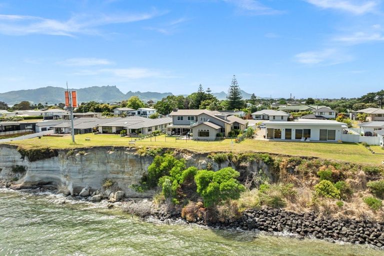 Photo of property in 36 Karoro Road, One Tree Point, 0118