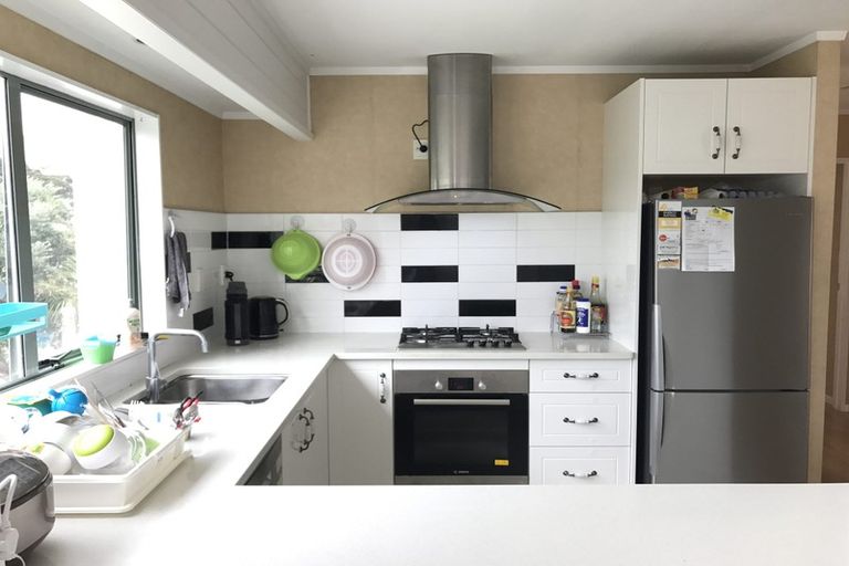 Photo of property in 1/4 Mossop Rise, Glenfield, Auckland, 0629