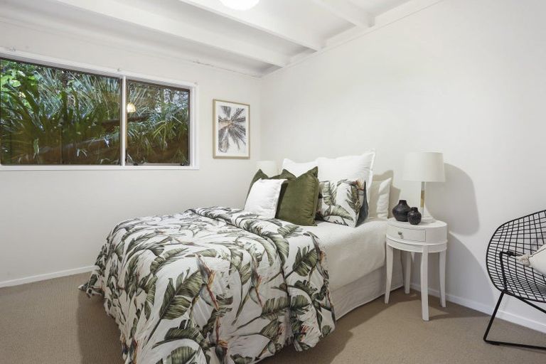 Photo of property in 1/16 Learmonth Avenue, Birkenhead, Auckland, 0626