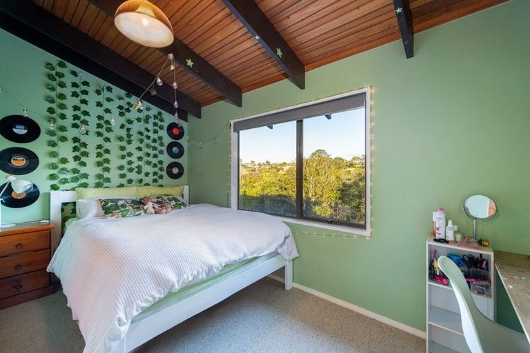 Photo of property in 102 Kowhai Road, Campbells Bay, Auckland, 0630