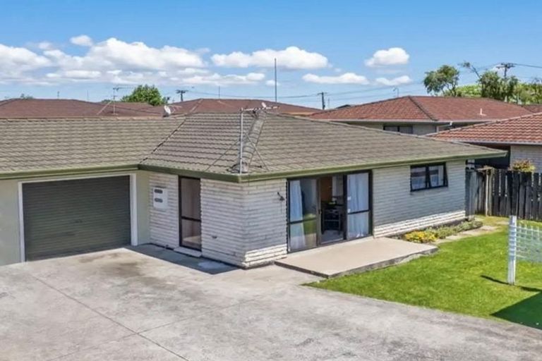 Photo of property in 2/12 Wellington Street, Papakura, 2110