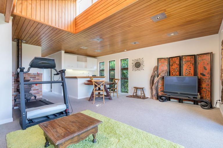 Photo of property in 70 Scenic Drive, Titirangi, Auckland, 0604