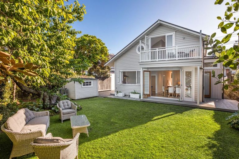 Photo of property in 30 Church Street, Devonport, Auckland, 0624