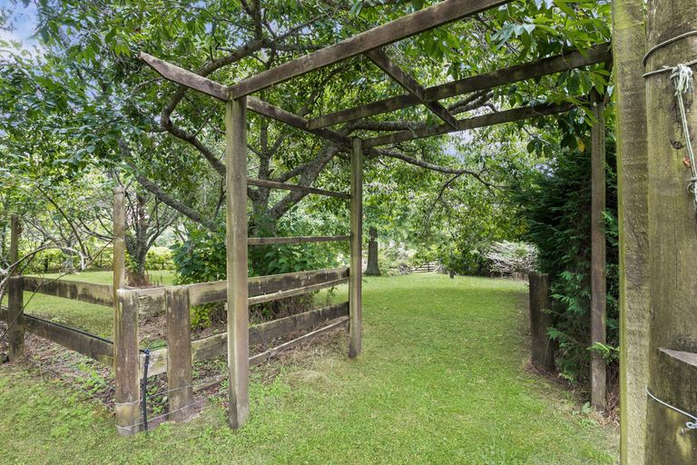 Photo of property in 24 Jack Paterson Road, Opaheke, Papakura, 2584