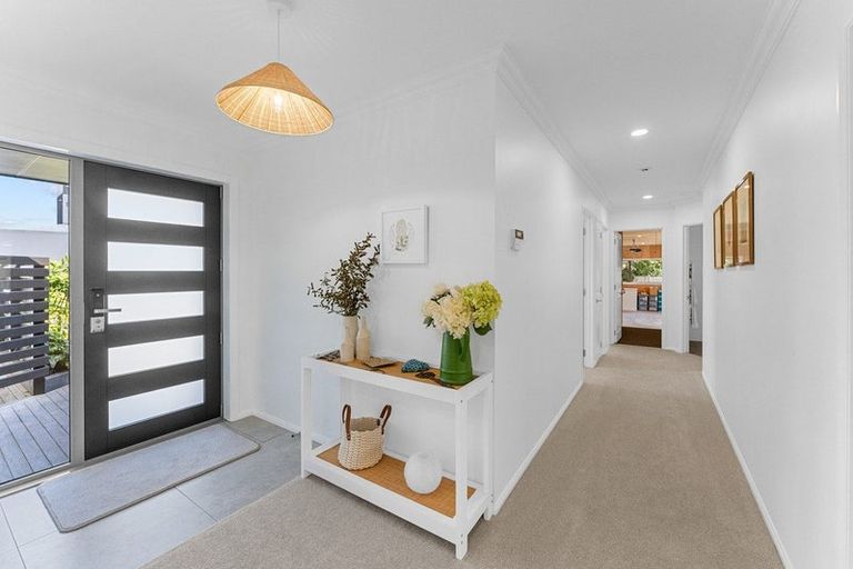 Photo of property in 10f Tupare Place, Highlands Park, New Plymouth, 4312