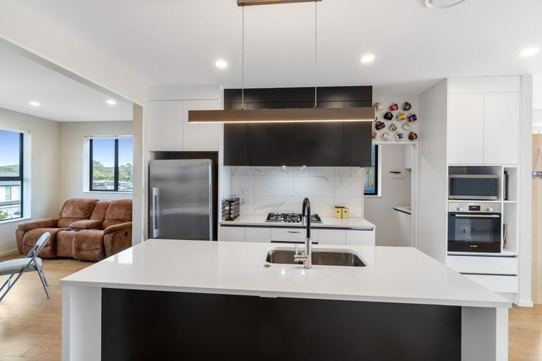 Photo of property in 11 Sunnyheights Road, Orewa, 0931