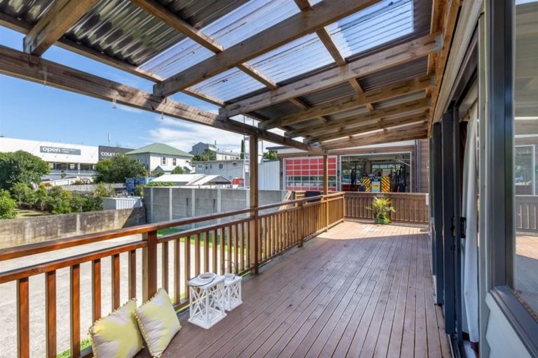 Photo of property in 20 Northland Road, Northland, Wellington, 6012