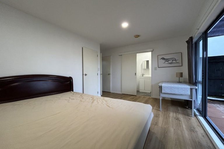 Photo of property in Lakeview Terrace, 24/14 Ambrico Place, New Lynn, Auckland, 0600