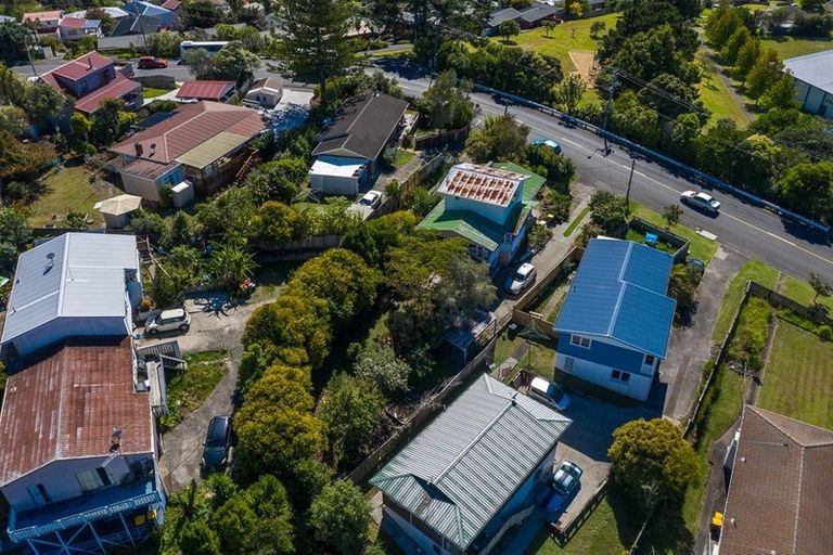Photo of property in 83 Target Road, Totara Vale, Auckland, 0629