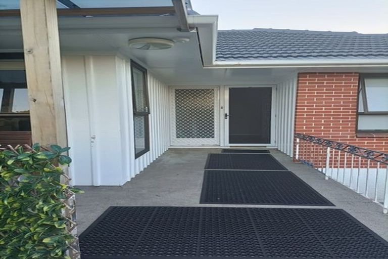 Photo of property in 5 Sutton Crescent, Papatoetoe, Auckland, 2025