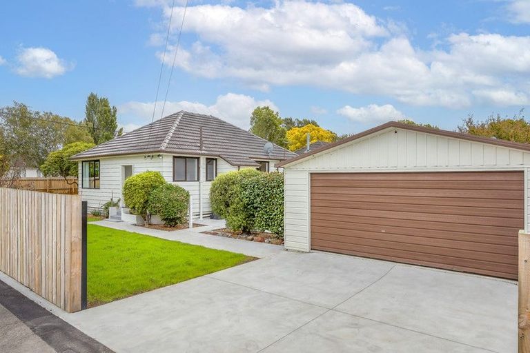 Photo of property in 32 Bateman Avenue, Bryndwr, Christchurch, 8053