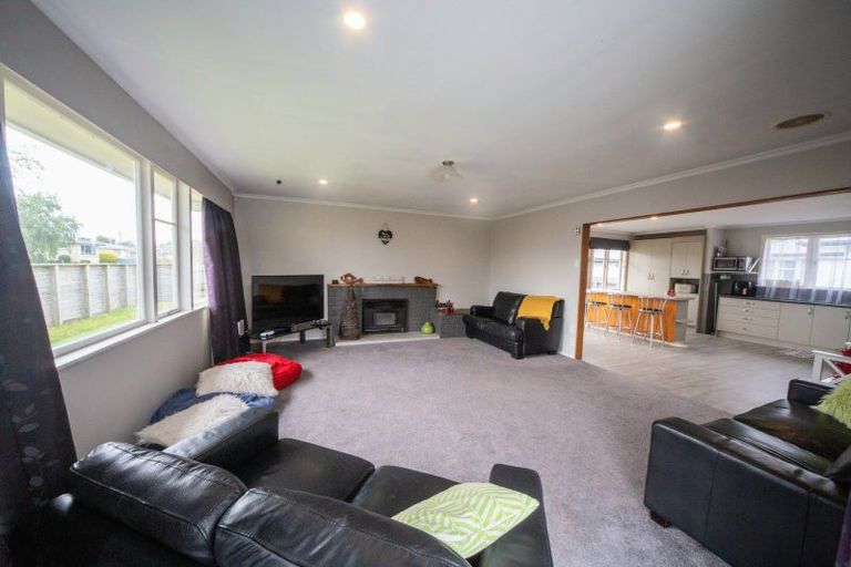 Photo of property in 2 Tararua Terrace, Cloverlea, Palmerston North, 4412