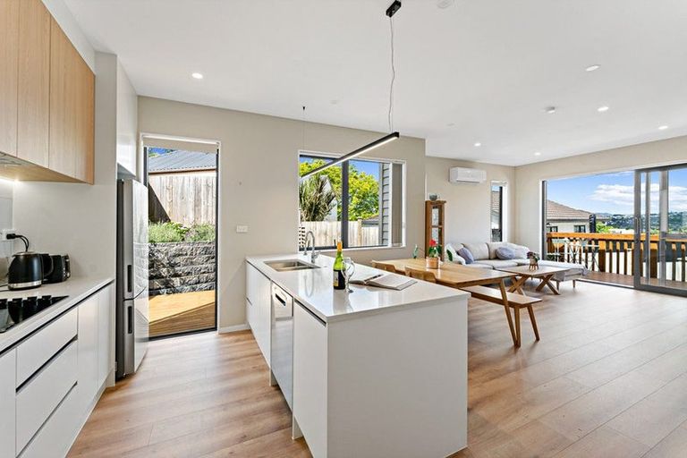 Photo of property in 50d Sandgate Avenue, Botany Downs, Auckland, 2010