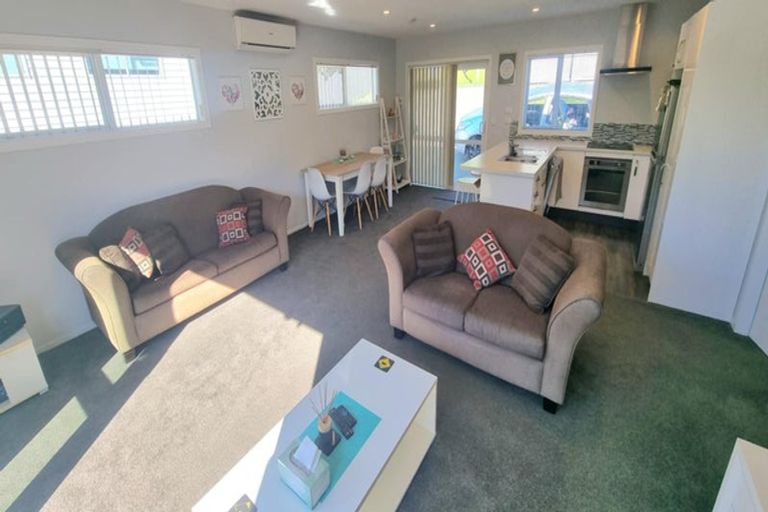 Photo of property in 2 Danden Way, Pukekohe, 2120