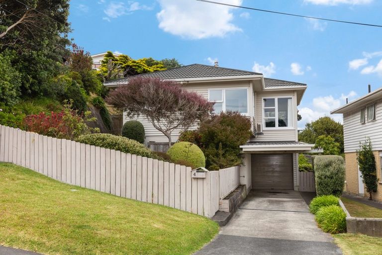 Photo of property in 4 Mana View Road, Paremata, Porirua, 5026
