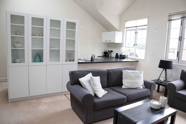 Photo of property in 34 Pipitea Street, Thorndon, Wellington, 6011