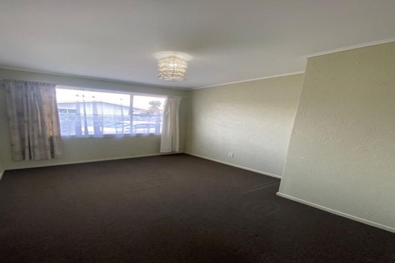 Photo of property in 52 Hobart Crescent, Wattle Downs, Auckland, 2103