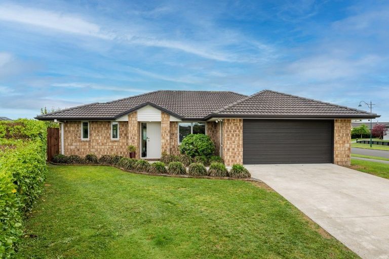 Photo of property in 8 Whitney Place, Rototuna North, Hamilton, 3210