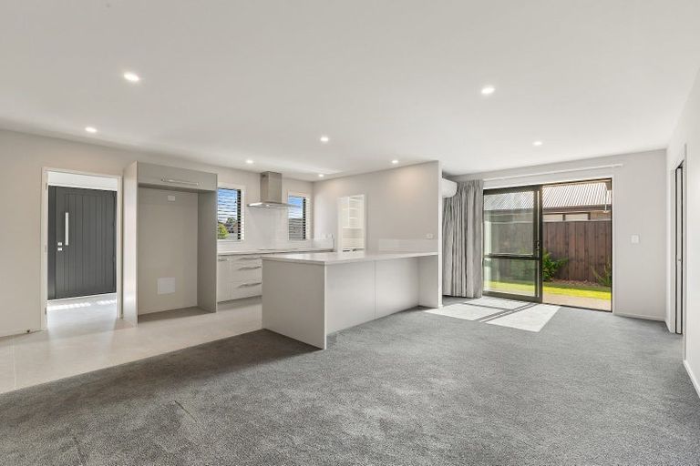 Photo of property in 130 Shillingford Boulevard, Rolleston, 7615