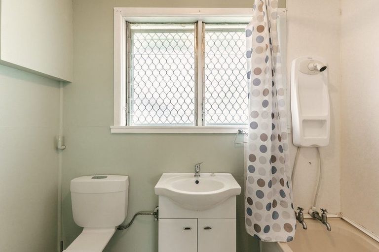 Photo of property in 3 Oakley Street, Palmerston North, 4410