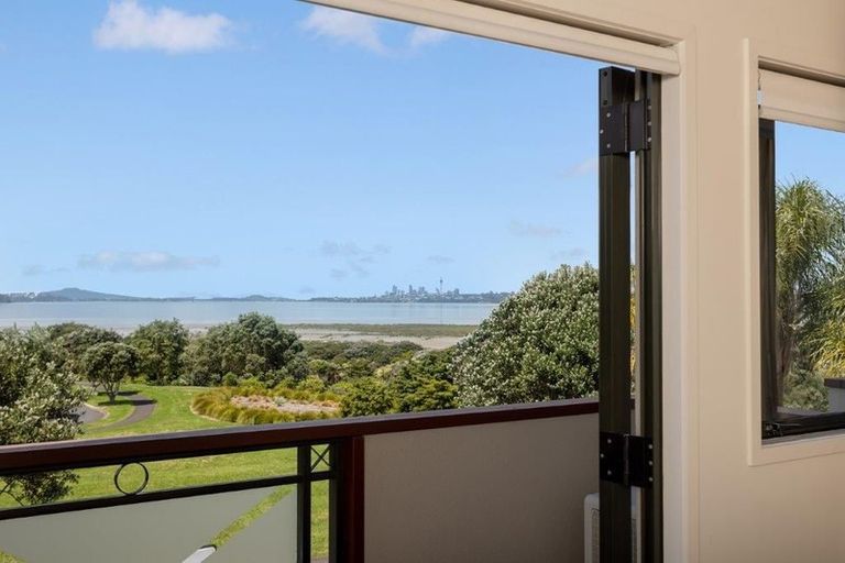 Photo of property in 34 Danica Esplanade, Te Atatu Peninsula, Auckland, 0610